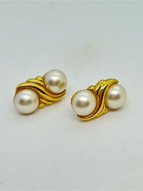 Napier swirling gold plated and faux pearl pierced earrings Vtg